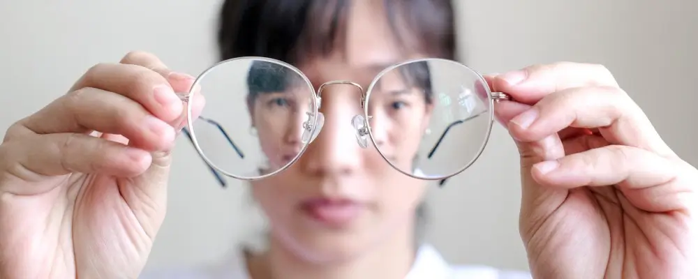 เคลือบเลนส์ที่ควรรู้ก่อนตัดแว่น