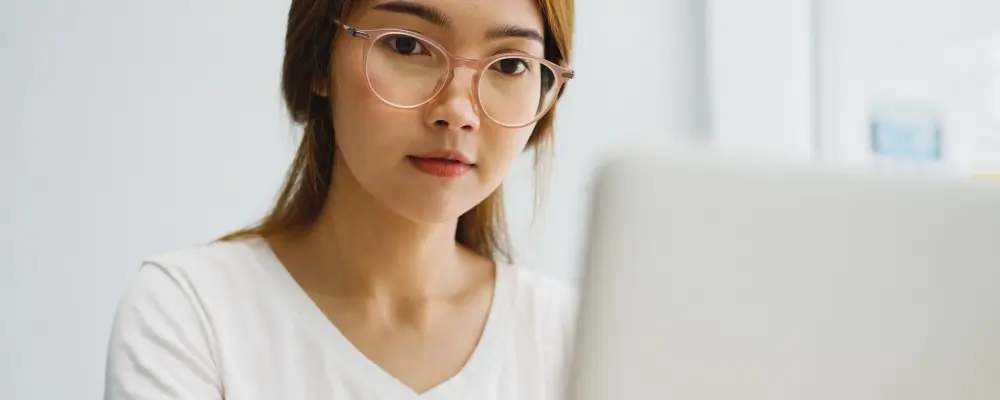 เลนส์แบบไหนที่เหมาะกับคนทำงานหน้าคอม?