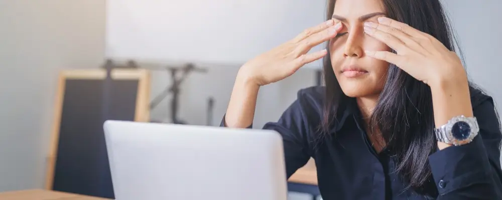 ทำไมแสงสีฟ้าถึงเป็นอันตรายต่อดวงตา?