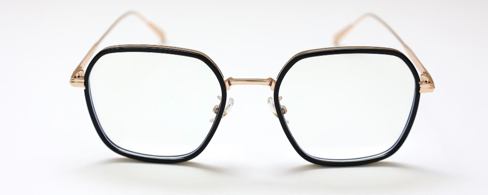 3) Square เล็ก ๆ — เรียบแต่คม